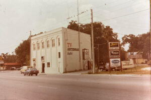 Al's TV Antenna Building in 1975